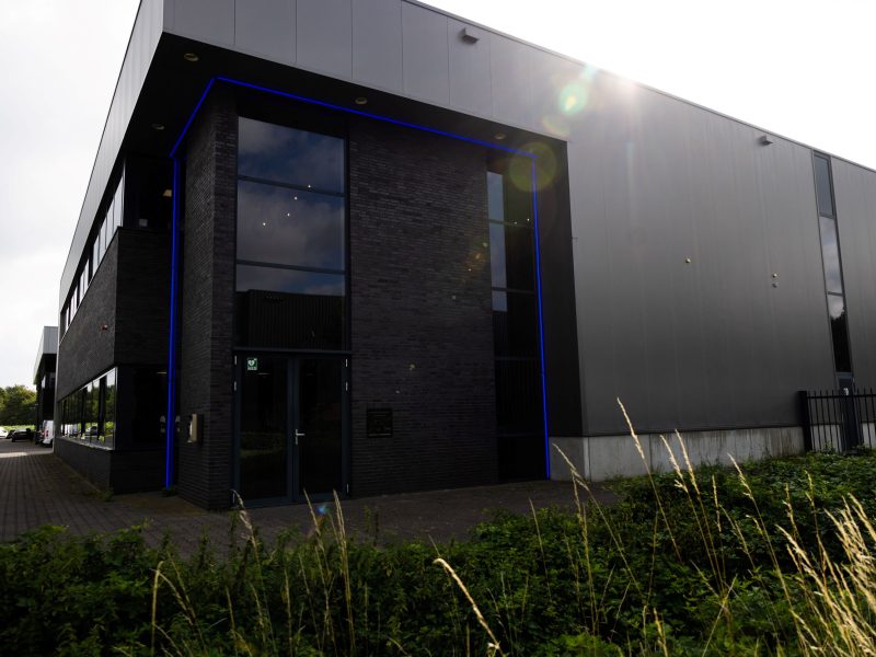 Interieurbouw Heusden – Kantoorinrichting – Voets en Donkers – Ledverlichting buitenzijde pand