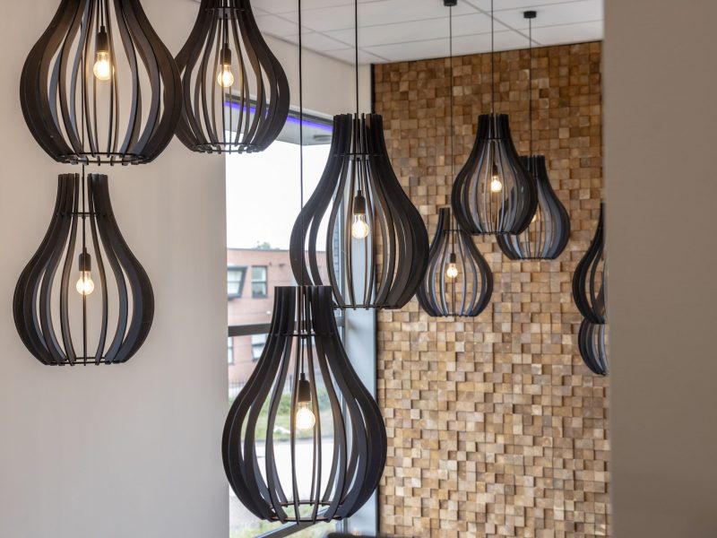 Interieurbouw Heusden – Kantoorinrichting – Voets en Donkers – Entree - Design lampen