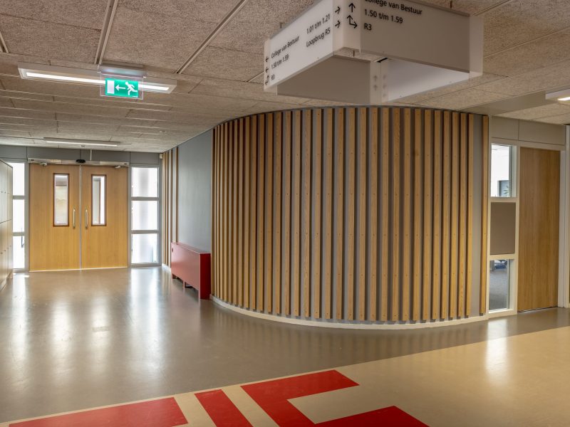 Interieurbouw Heusden – Inrichting leerpleinen – Fonty's Eindhoven – Lamellenwand