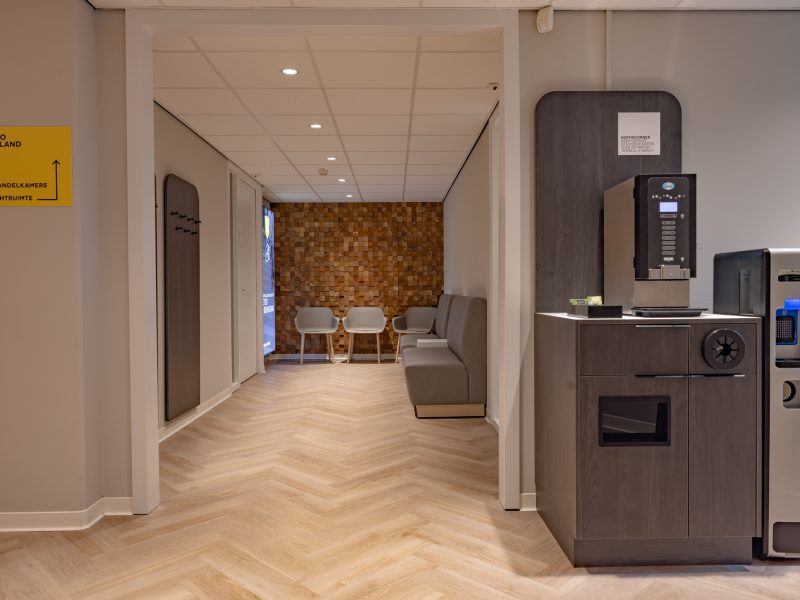 Interieurbouw Heusden – Fysio Holland – Behandelruimte - Wachtruimte - Entree - Ontvangstruimte - Signing -  Petfelt Interieurbouw Heusden – Fysio Holland – Wachtruimte